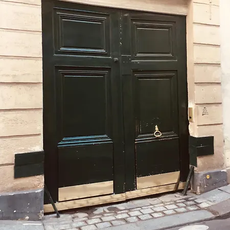 Petit شقة باريس
